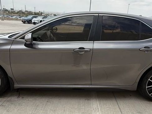 Used 2021 Toyota Camry SE w/ Convenience Package FWD image 6