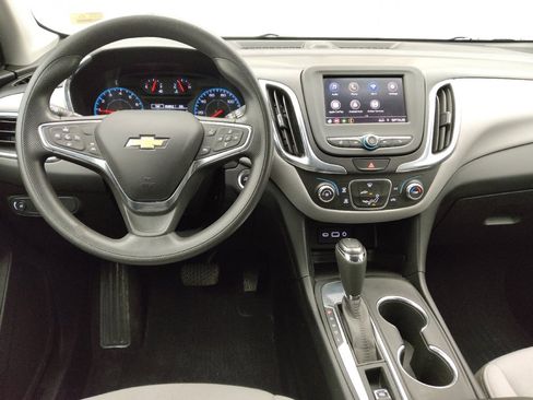 Used 2020 Chevrolet Equinox LS FWD image 22