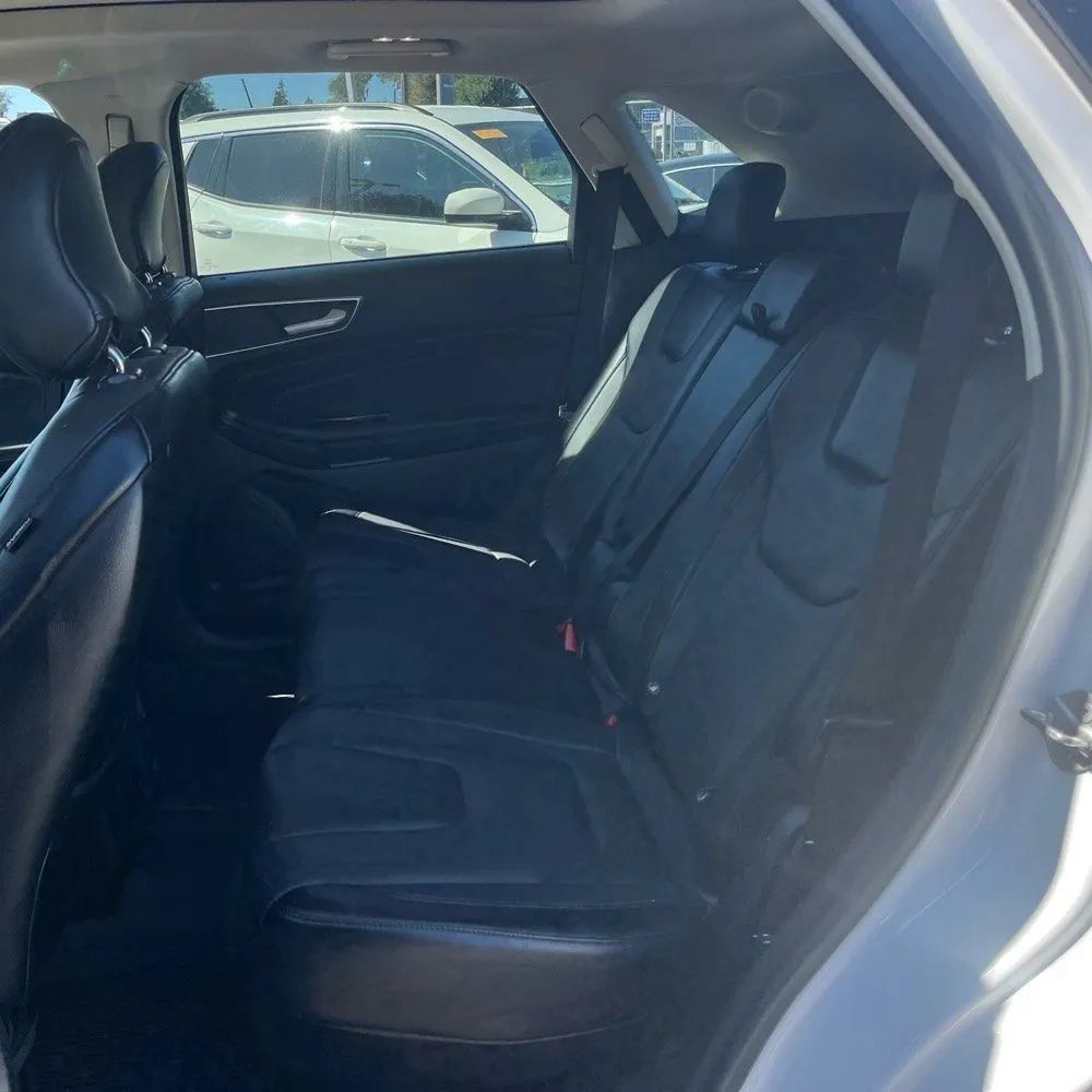 Used 2018 Ford Edge Titanium w/ Equipment Group 301A AWD/4WD image 19
