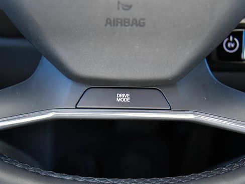 Used 2024 Kia EV9 Light Long Range RWD image 38