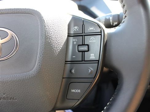 Used 2025 Toyota Prius LE FWD image 17