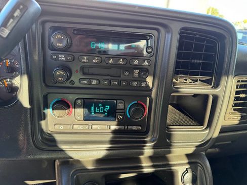 Used 2005 Chevrolet Silverado 2500 LS image 49