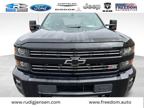 Used 2017 Chevrolet Silverado 2500 LT w/ Midnight Edition AWD/4WD image 8