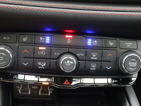 Used 2025 Dodge Durango GT AWD/4WD image 25