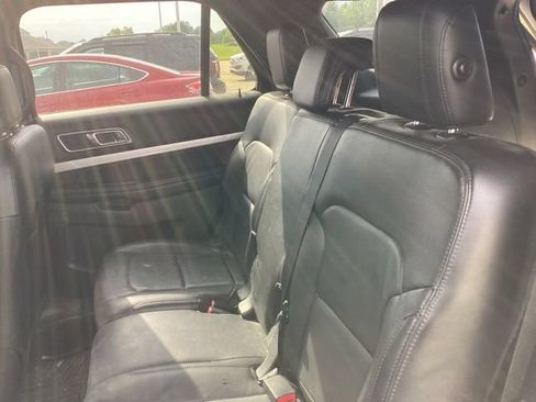 Used 2017 Ford Explorer XLT w/ Equipment Group 202A AWD/4WD image 17