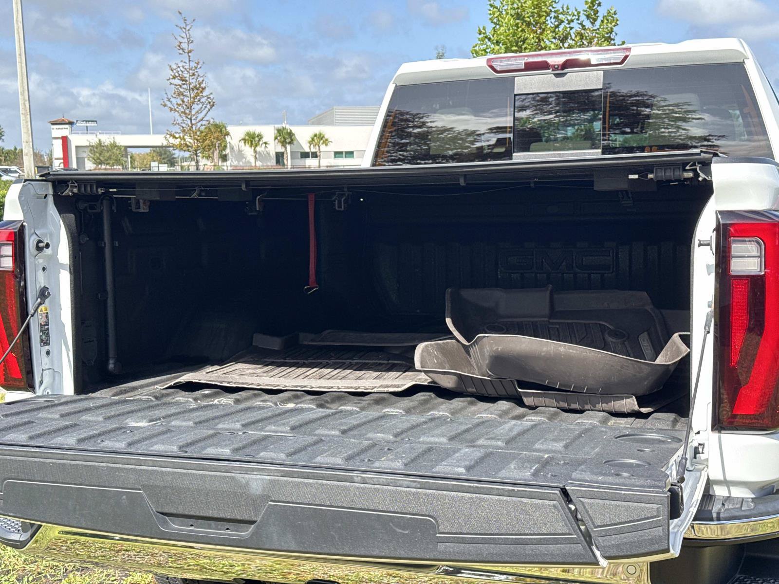Used 2024 GMC Sierra 3500 SLT w/ SLT Premium Package AWD/4WD image 28