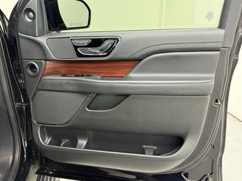 Used 2023 Lincoln Navigator L Standard Sport Utility 4D image 23
