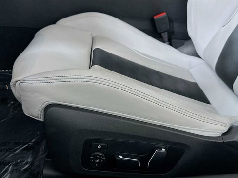 Used 2025 BMW M4 Competition image 18