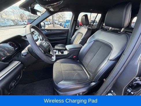 Certified 2025 Jeep Grand Cherokee Altitude AWD/4WD image 21
