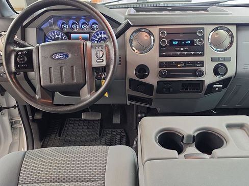 Used 2016 Ford F250 XLT w/ XLT Premium Package image 2