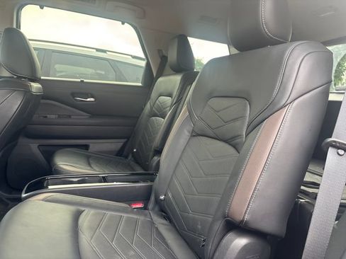 Used 2022 Nissan Pathfinder Platinum w/ Cargo Package AWD/4WD image 24