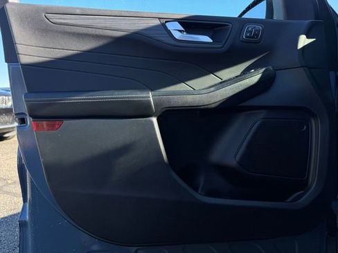 Used 2023 Ford Escape Platinum image 14