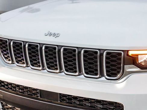 New 2025 Jeep Grand Cherokee L Laredo w/ Luxury Tech Group I image 6