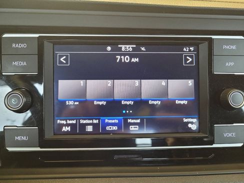 Used 2023 Volkswagen Jetta Sport image 25