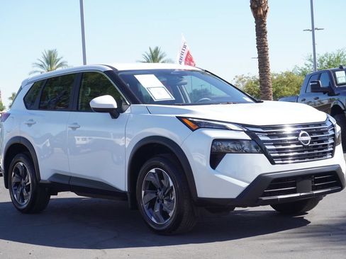 Certified 2026 Nissan Rogue SV FWD image 4