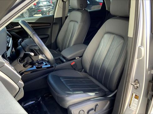 Used 2022 Audi Q5 Premium Plus w/ Premium Plus Package image 12