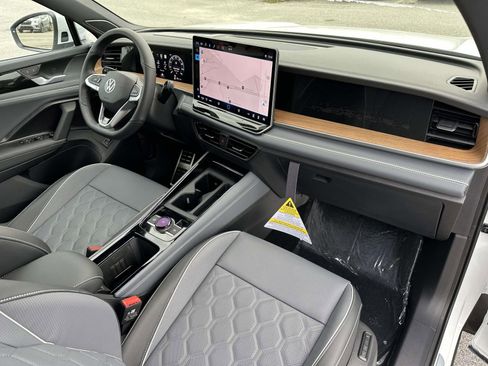 New 2026 Volkswagen Tiguan SEL R-Line image 12