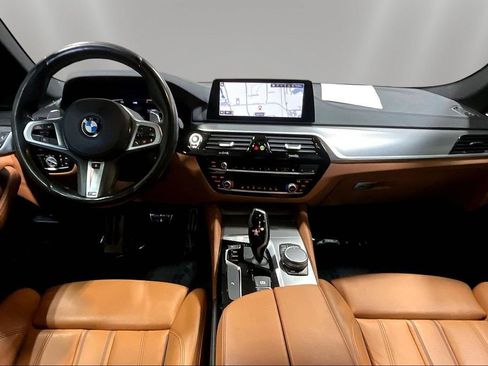 Used 2020 BMW 530i xDrive w/ M Sport Package image 7