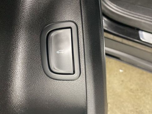 Used 2025 Buick Enclave Preferred image 26