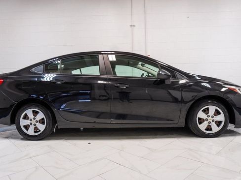 Used 2017 Chevrolet Cruze LS image 9