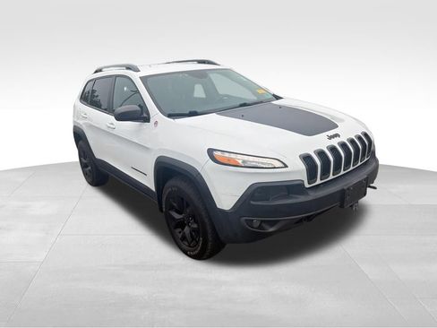 Used 2018 Jeep Cherokee Trailhawk w/ Comfort/Convenience Group AWD/4WD image 3
