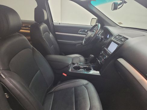 Used 2016 Ford Explorer XLT w/ Equipment Group 202A AWD/4WD image 21