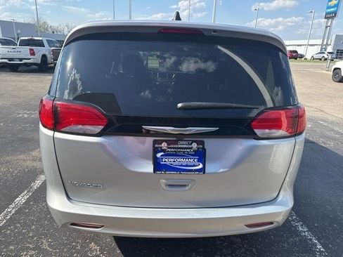 Used 2023 Chrysler Voyager LX image 5