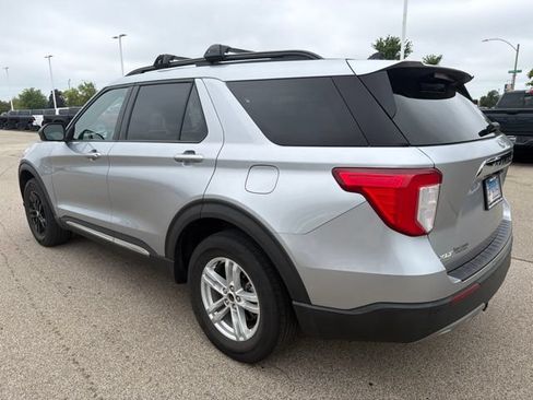 Used 2022 Ford Explorer XLT w/ Equipment Group 202A AWD/4WD image 3