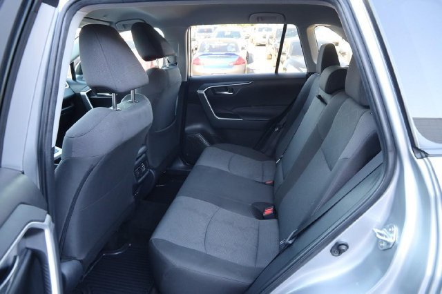 Used 2025 Toyota RAV4 XLE AWD/4WD image 9