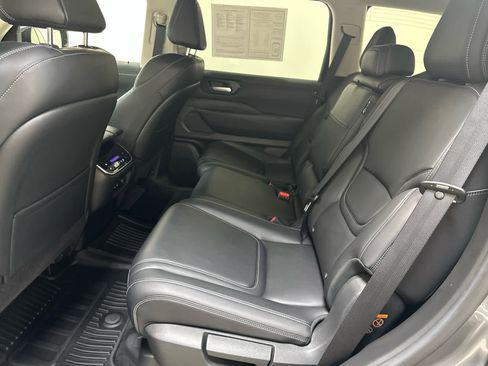 Certified 2025 Nissan Armada SV AWD/4WD image 6