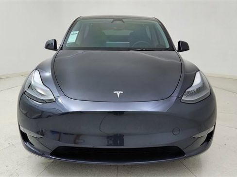 Used 2025 Tesla Model Y Long Range image 2