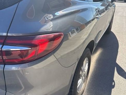 Used 2018 Buick Enclave Essence image 18