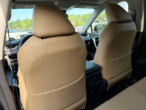 Used 2022 Toyota RAV4 XLE w/ Convenience Package AWD/4WD image 19