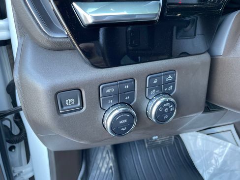 Used 2025 GMC Sierra 1500 SLT w/ SLT Premium Plus Package AWD/4WD image 23