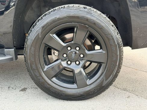 Used 2019 Chevrolet Tahoe LT w/ LT Midnight Edition AWD/4WD image 31