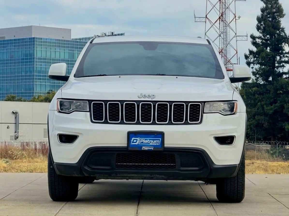Used 2017 Jeep Grand Cherokee Laredo RWD image 2