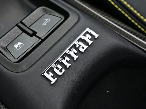 Used 2022 Ferrari F8 Tributo image 9