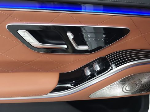 Used 2023 Mercedes-Benz S 580 4MATIC Sedan w/ 3D Technology Package image 29