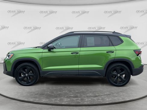 Certified 2026 Volkswagen Taos SE AWD/4WD image 4