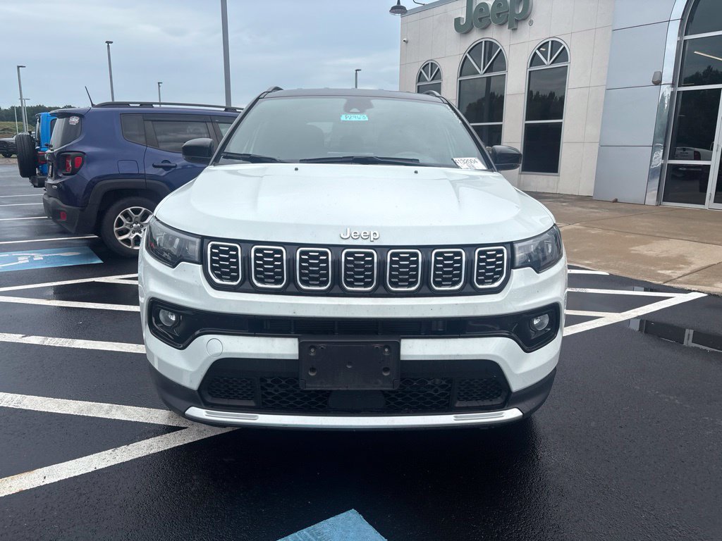 Used 2024 Jeep Compass Limited AWD/4WD image 4