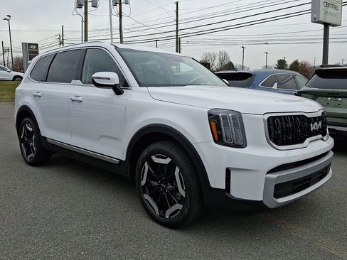 New 2025 Kia Telluride EX w/ EX Captain's Chair Package image 2