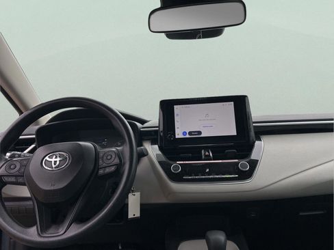 Used 2025 Toyota Corolla LE image 10