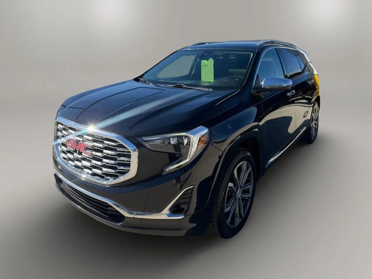 Used 2020 GMC Terrain Denali w/ Denali Premium Package AWD/4WD image 3