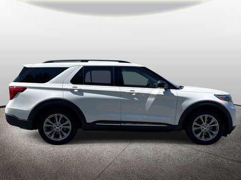 Used 2020 Ford Explorer XLT w/ Equipment Group 202A RWD image 4