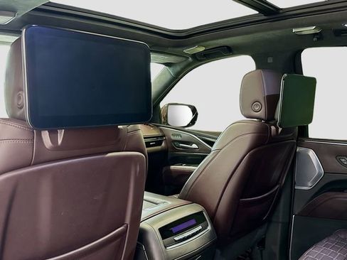 Used 2022 Cadillac Escalade ESV Sport Platinum AWD/4WD image 22
