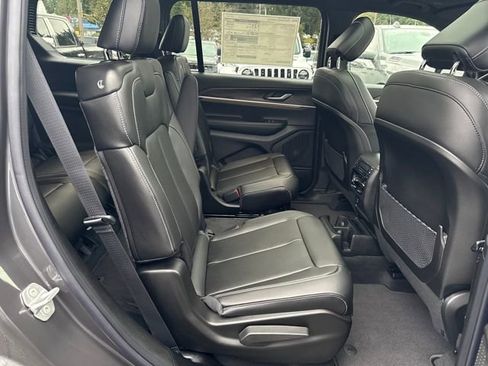 New 2025 Jeep Grand Cherokee L Limited image 10