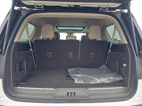 Used 2024 Lincoln Navigator L Reserve image 6