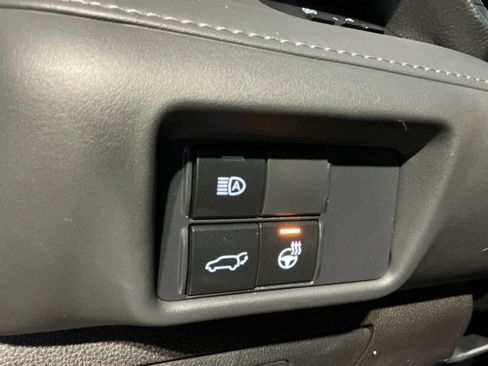 Used 2021 Toyota Highlander Limited image 21