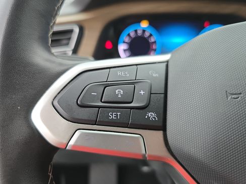 Used 2024 Volkswagen Atlas SE AWD/4WD image 17