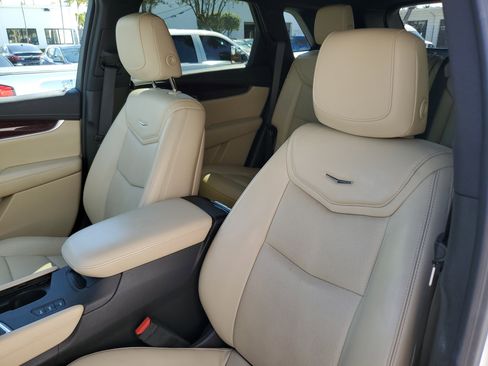 Used 2018 Cadillac XT5 Luxury w/ Driver Awareness Package image 21